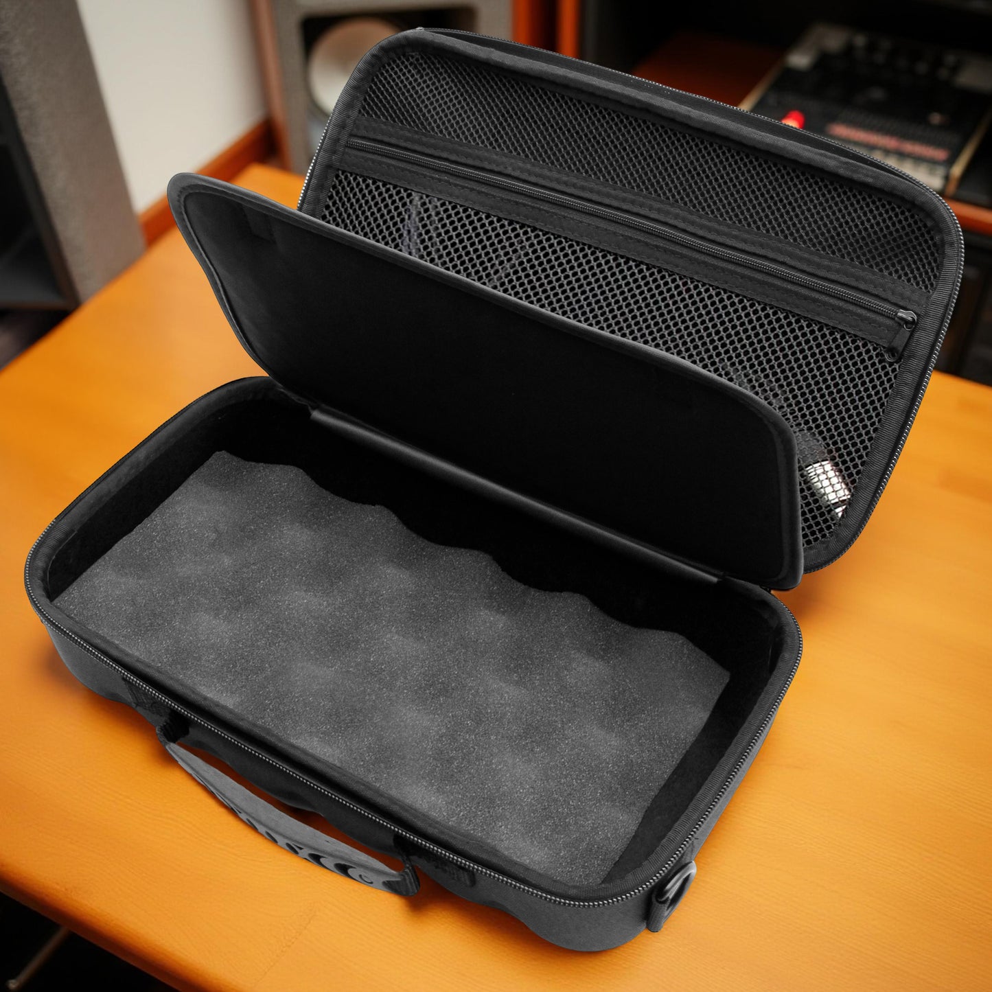 Carrying Case Compatible with MOOER GE100Pro Li Guitar Multi Effects Pedal - Hard Shell Travel Case with Handle and Strap for Guitar Gear Storage